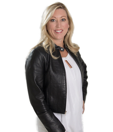 Bergen accepting the Hair Replacement Lifetime Achievement Award